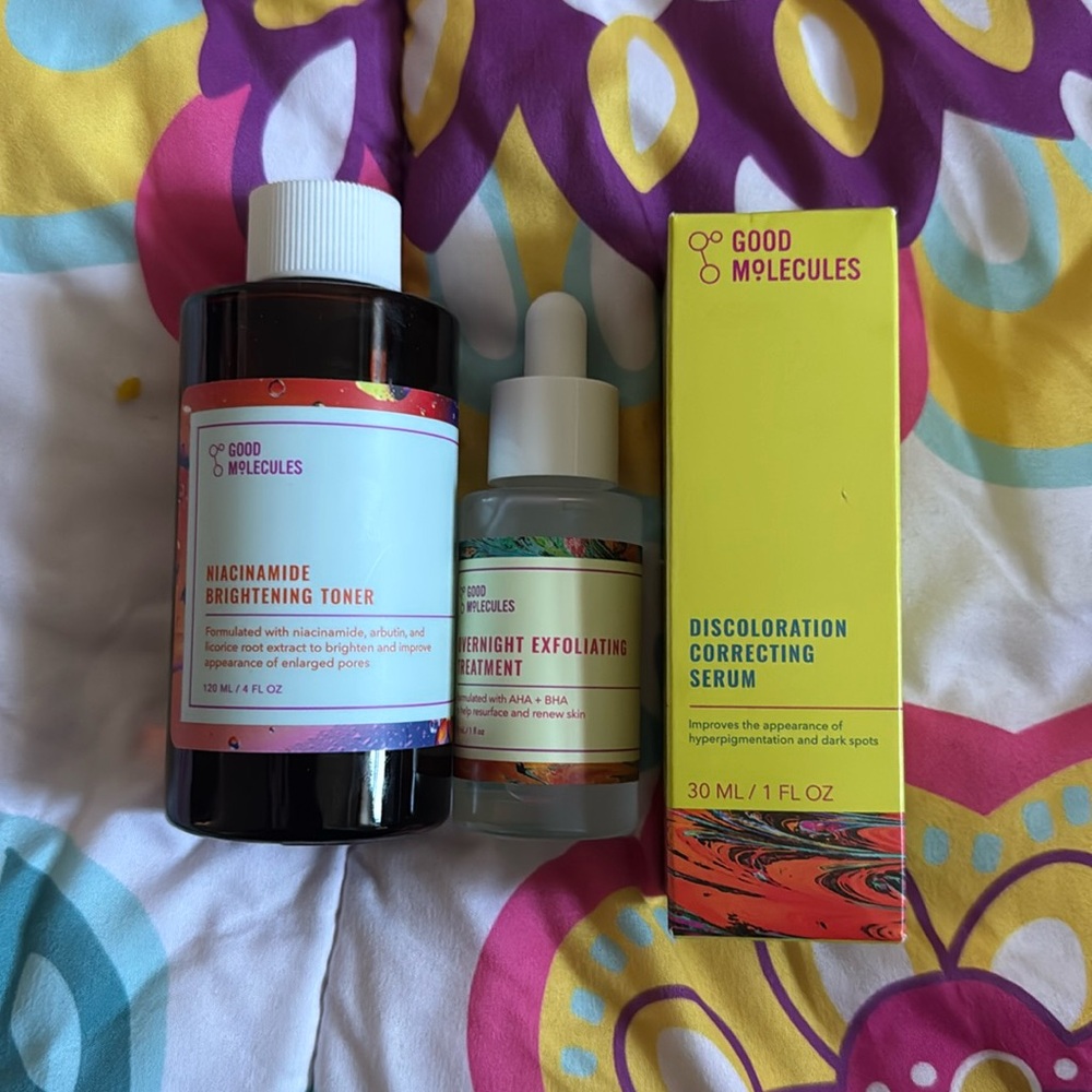 Good Molecules Skincare Set with free makeup bag 7 pieces